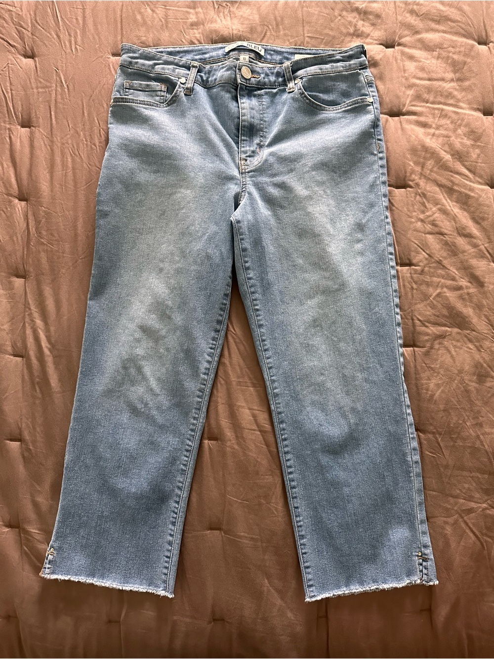 Code Bleu Classic Capri Light Blue Jeans
